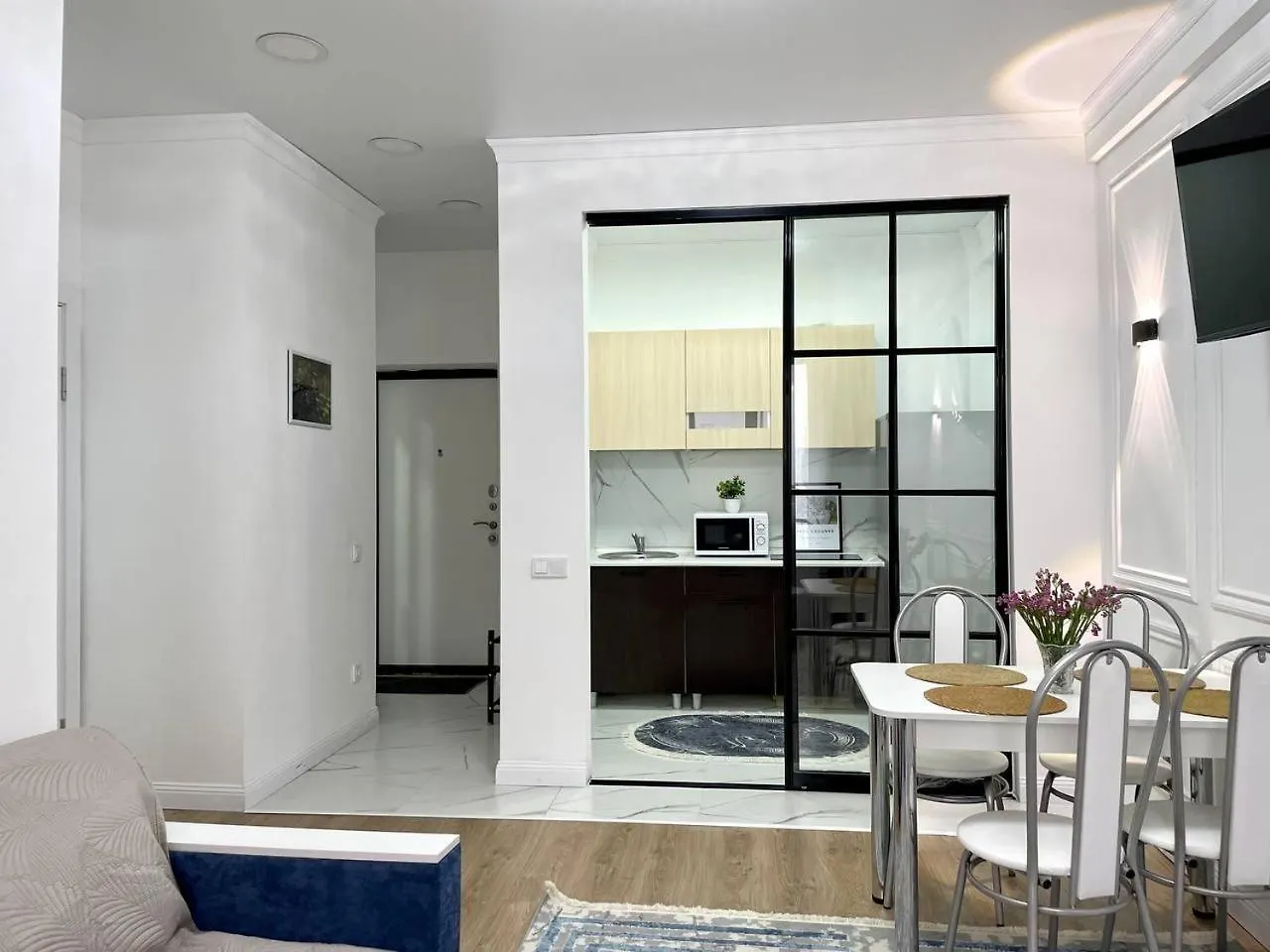 Фридом 5 Минут От Метро Рядом С Трц Apartment Almaty
